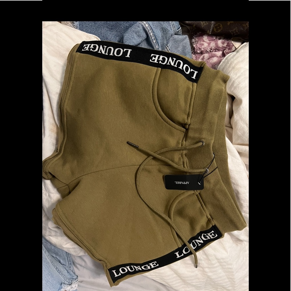 Lounge brand shorties